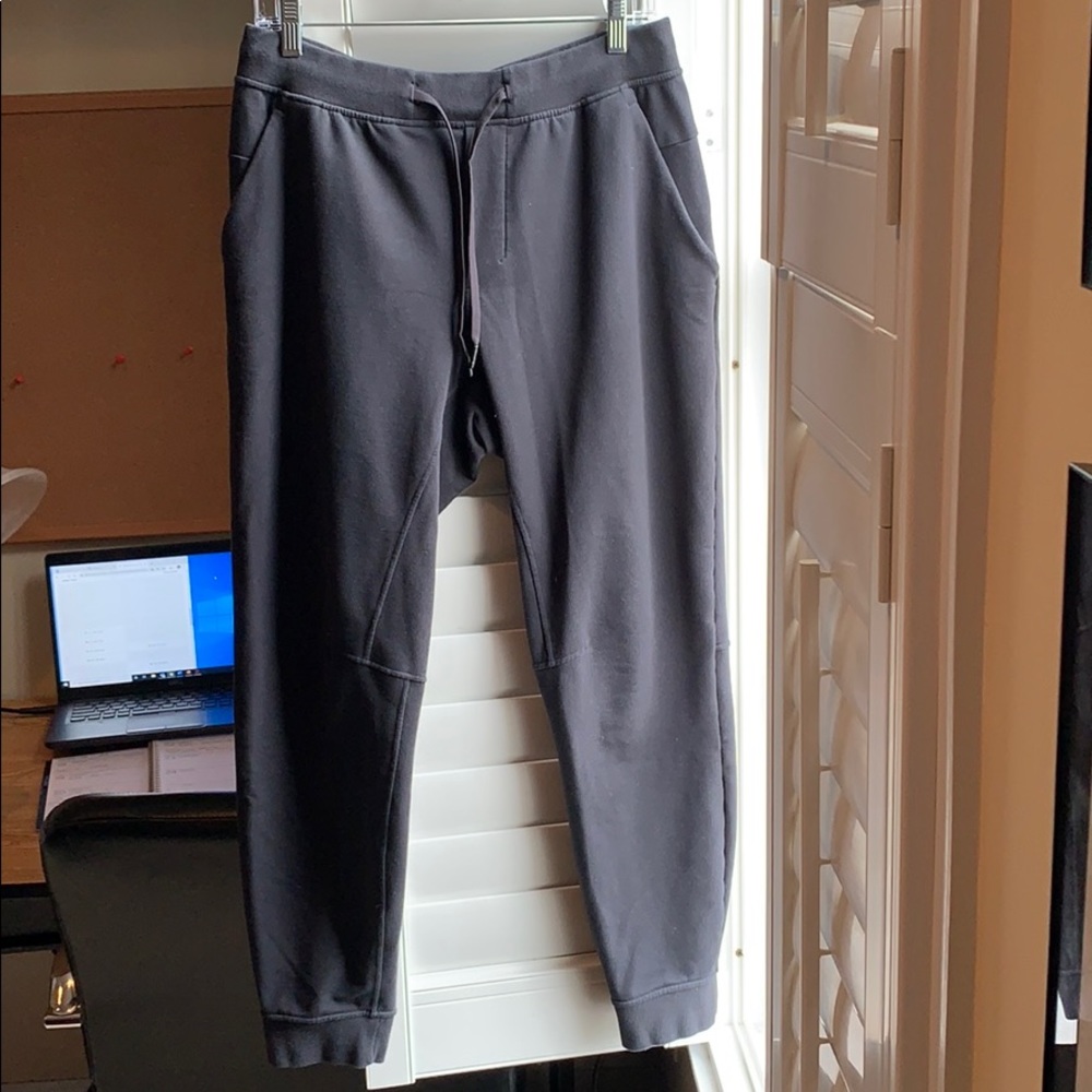 Lululemon black joggers